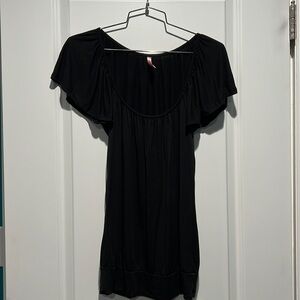 EIGHT Sixty black scoop neck tshirt. Size small.